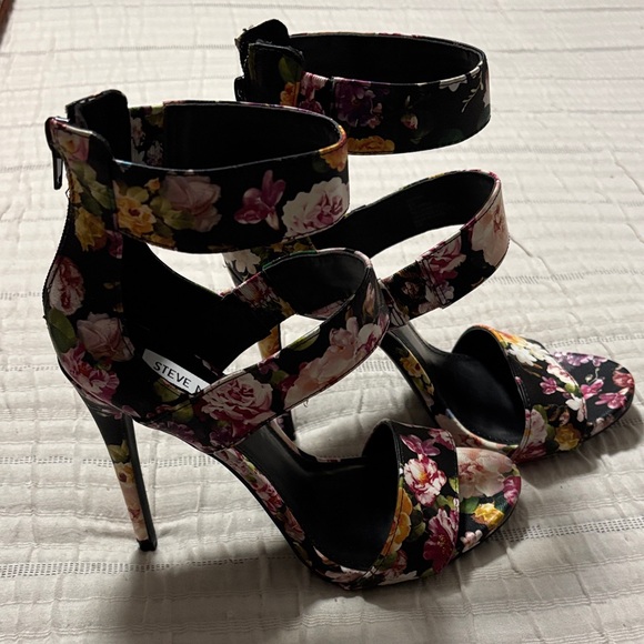 Steve Madden Black Floral Heels - Picture 3 of 11